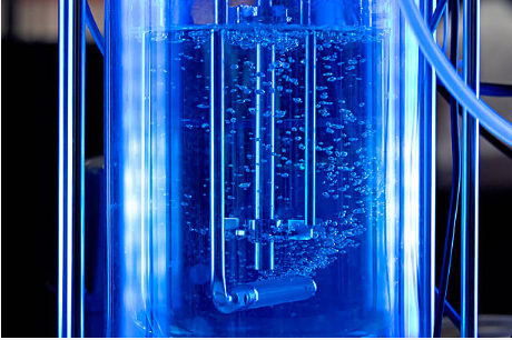 Illuminated electrochemical bubble reactor